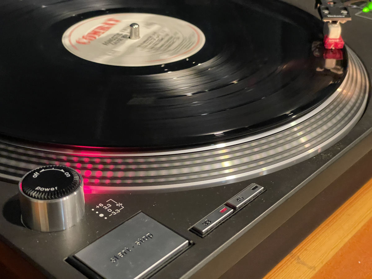 レコードプレーヤー『Technics SL-1200 MK3D』。歴史的名機でレコード