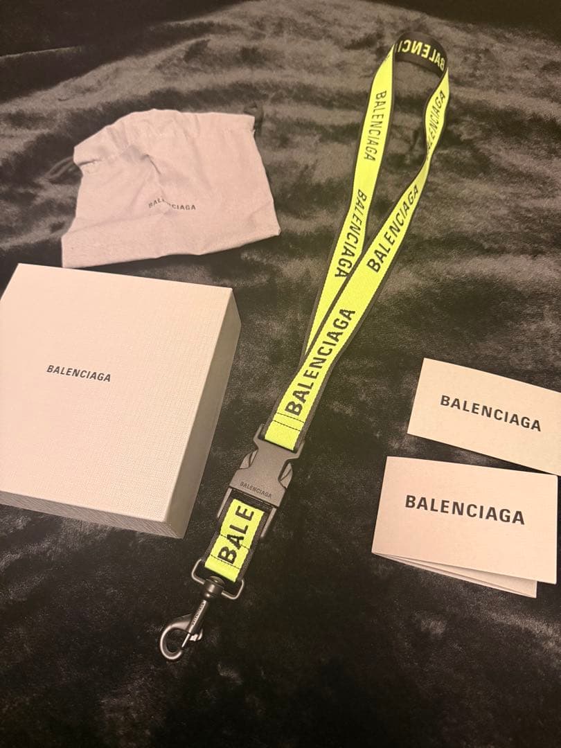新品同様 BALENCIAGA ネックストラップ イエロー/ブラック 中古・古着通販】BALENCIAGA (バレンシアガ) ネックストラップ