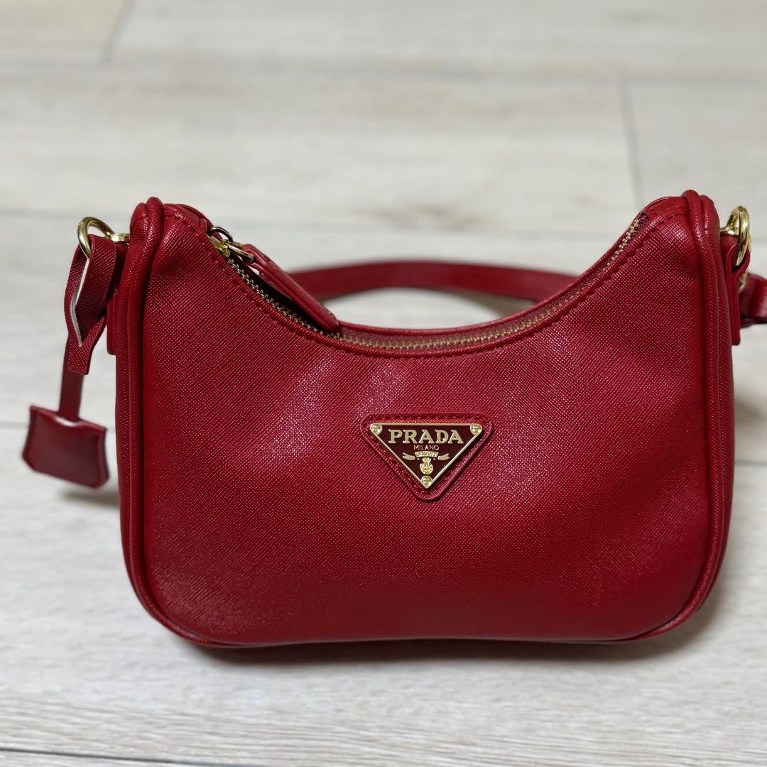 M*様 PRADA レッド ノベルティショルダーバッグ 楽天市場】【新品同様】プラダ 【PRADA】 サフィアーノレザー
