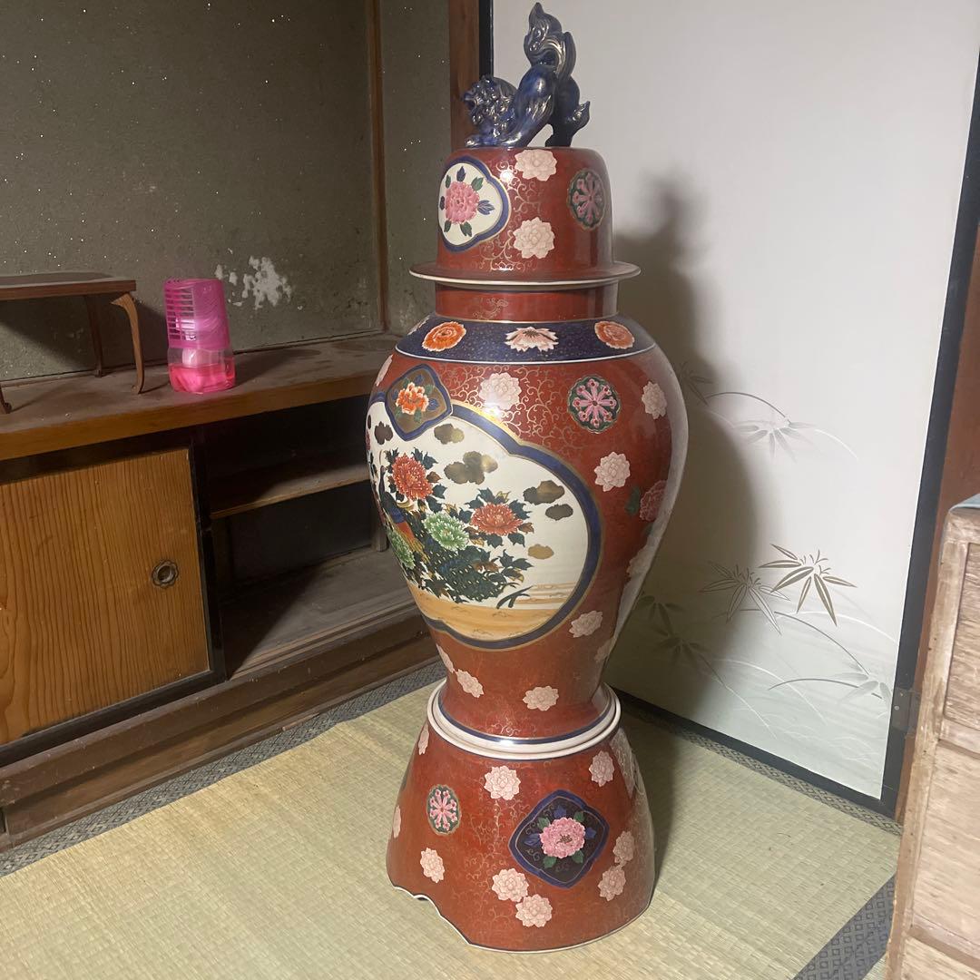 大型陶器花瓶 赤地 花模様 青い獅子　３段壺 7号花瓶 耀彩 | 三代徳田八十吉 - 九谷焼専門店の陶らいふ