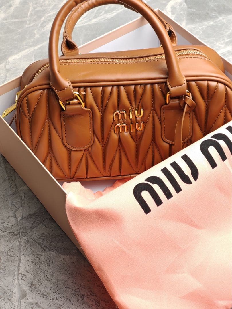 ＊じゅーたん＊miu miu キルティングハンドバッグ ブラウン　美品 Briarwood Beau Leather Bag | Miu Miu