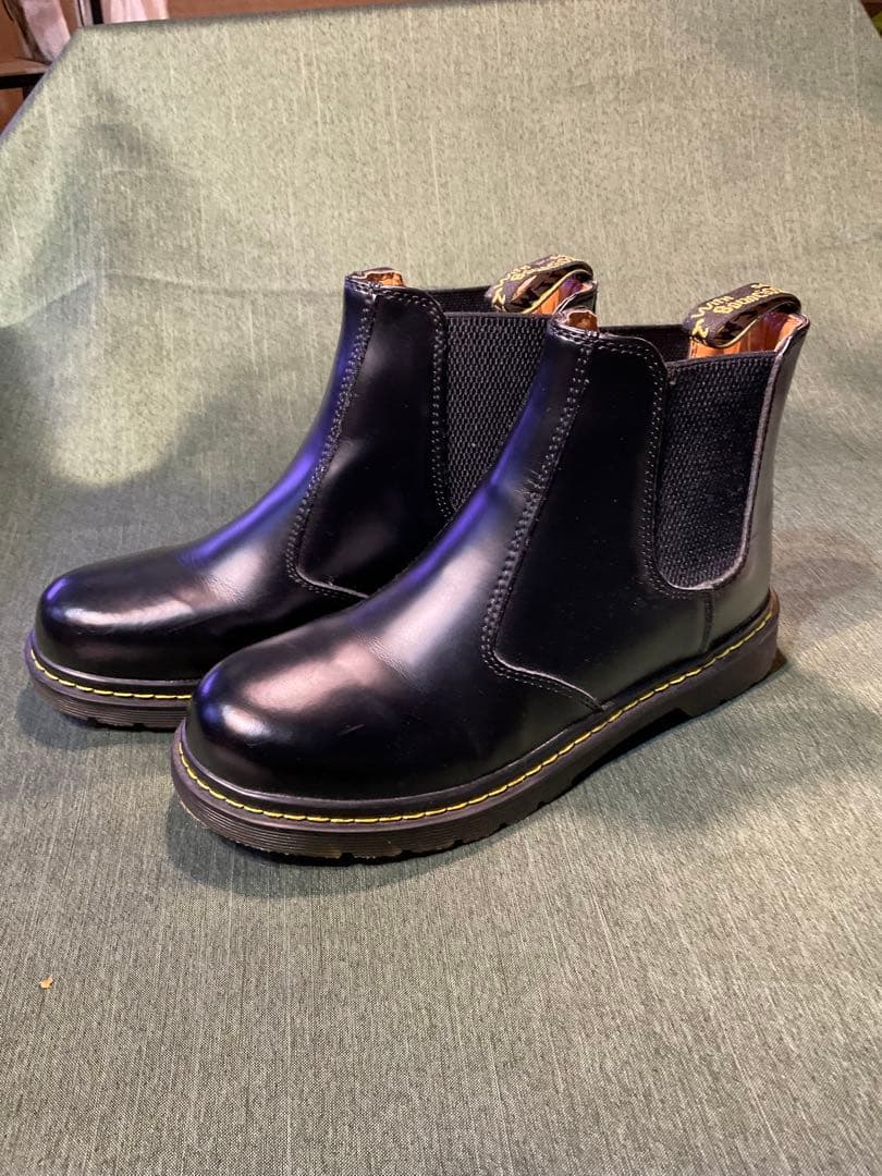 定番Dr.Martens サイドゴアチェルシーブーツ新品同様EU42 UK8 定番Dr.Martens サイドゴアチェルシーブーツ新品同様EU42 UK8 - メルカリ